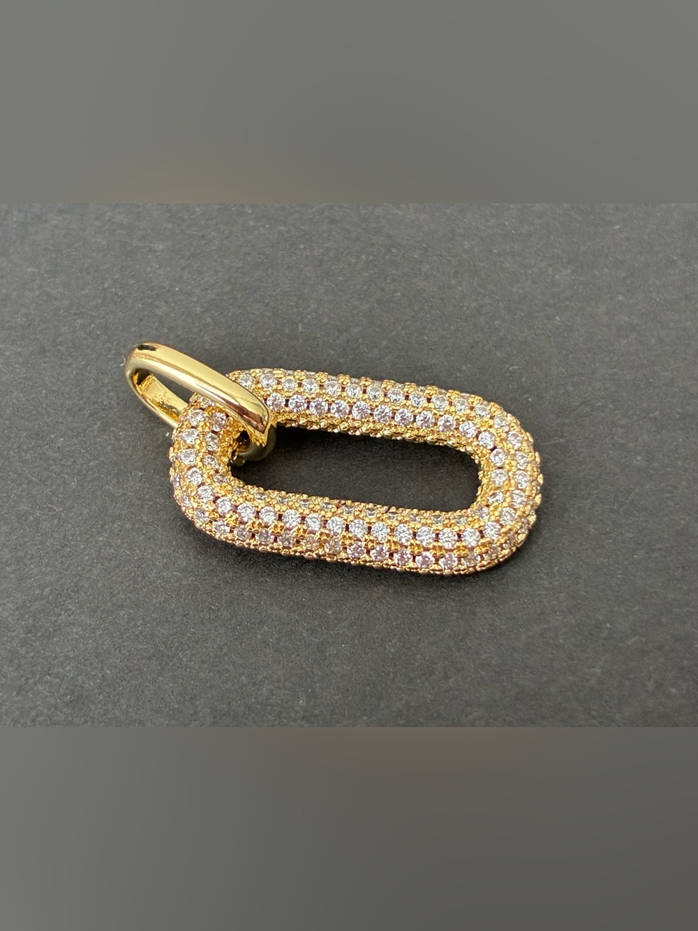Pavรฉ Oval Link Pendant
